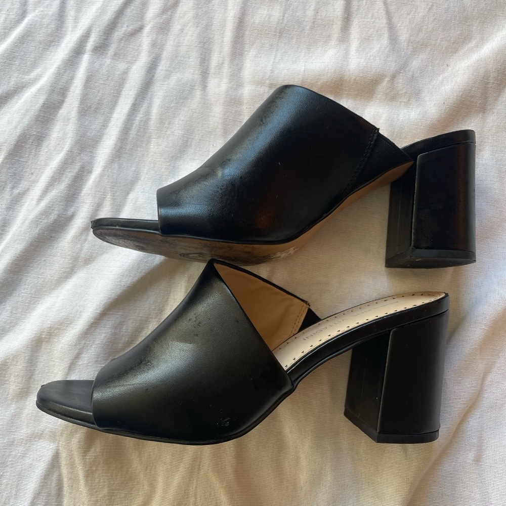 Adrienne Vittadini Black Open-Toe Mules